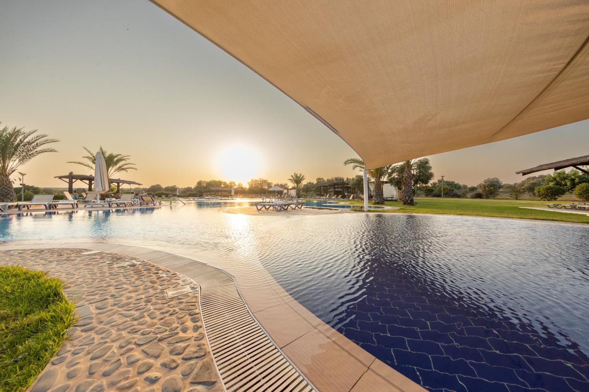 Thalassa Beach Family & Waterpark Resort Vokolidha ภายนอก รูปภาพ